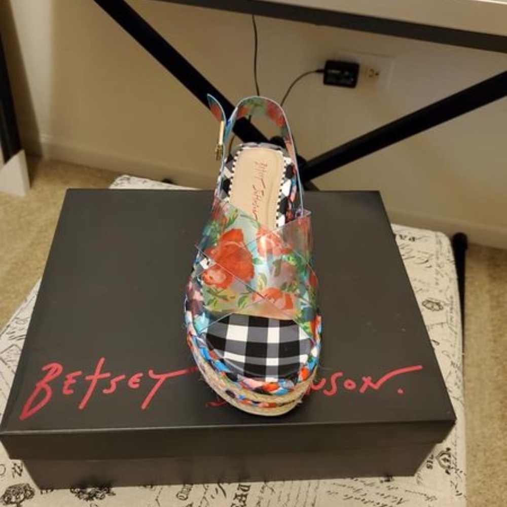 Never Worn Vinyl Espadrille Flatform Sandals